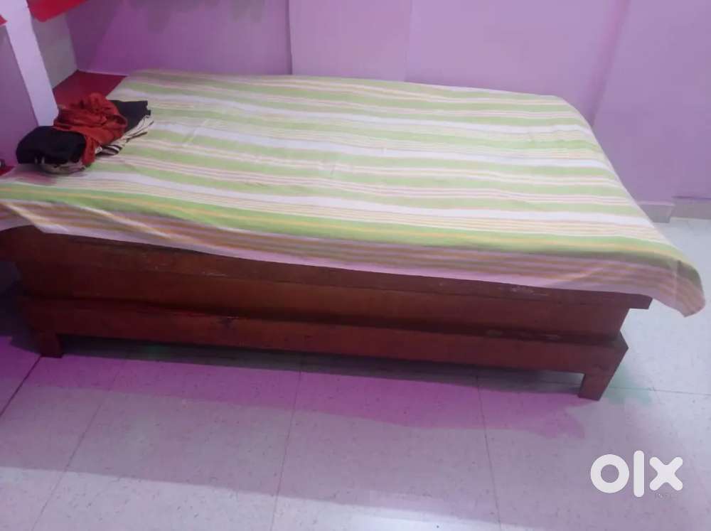 Iron deewan bed