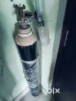 Oxygen cylinder with stand