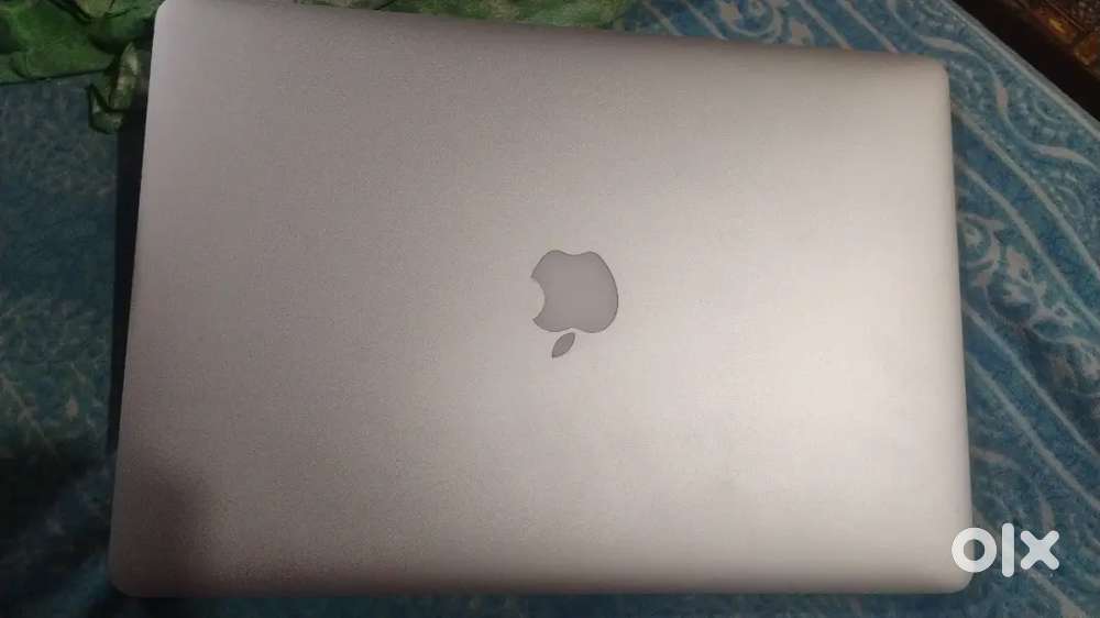 Apple macbook pro model 2017