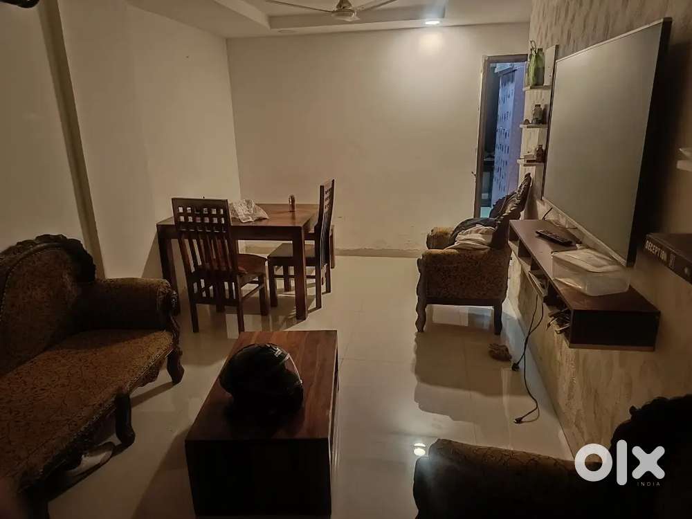 Looking for a flatmate only for working bachlor