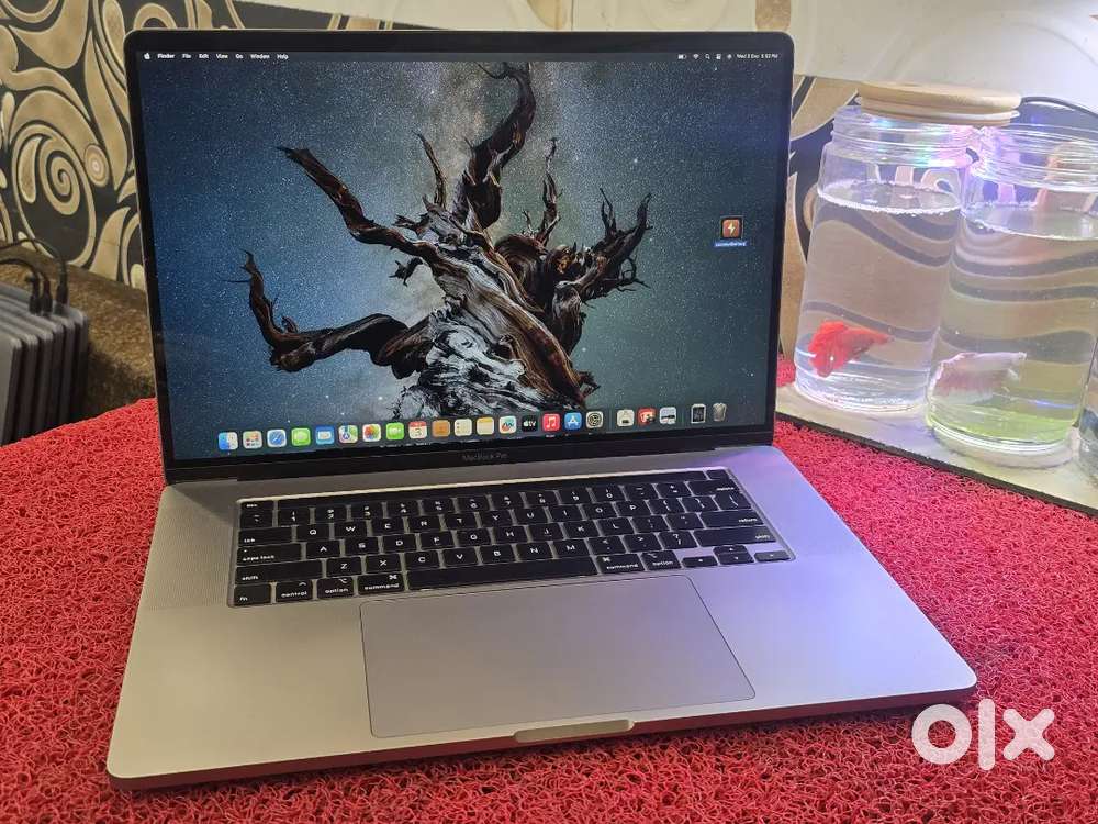 Apple Macbook Pro 2021 i7 16gb 512gb 5.5gb Graphics 16inch Retina