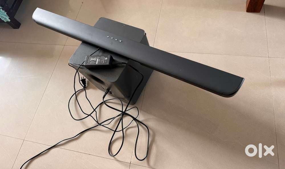 Sound bar with woofer