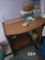 Computer table in good condition