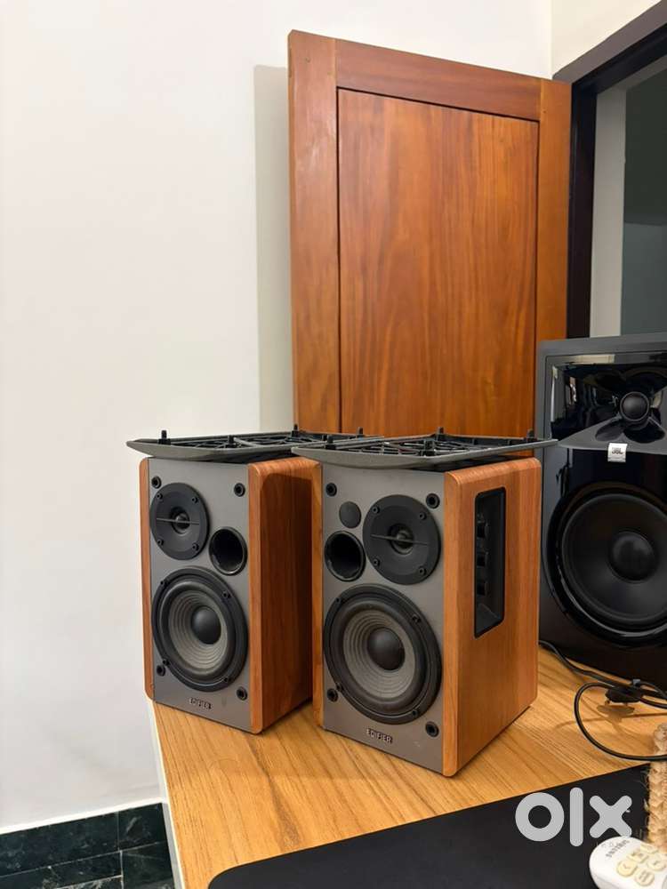 Edifier r-1280t Bookshelf speakers