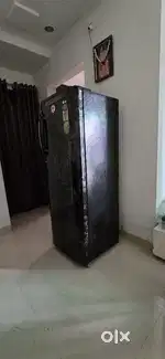 Fridge LG 250 Ltr capacity in operating condition