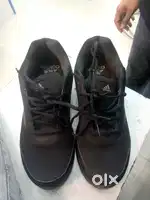 Sports shoes