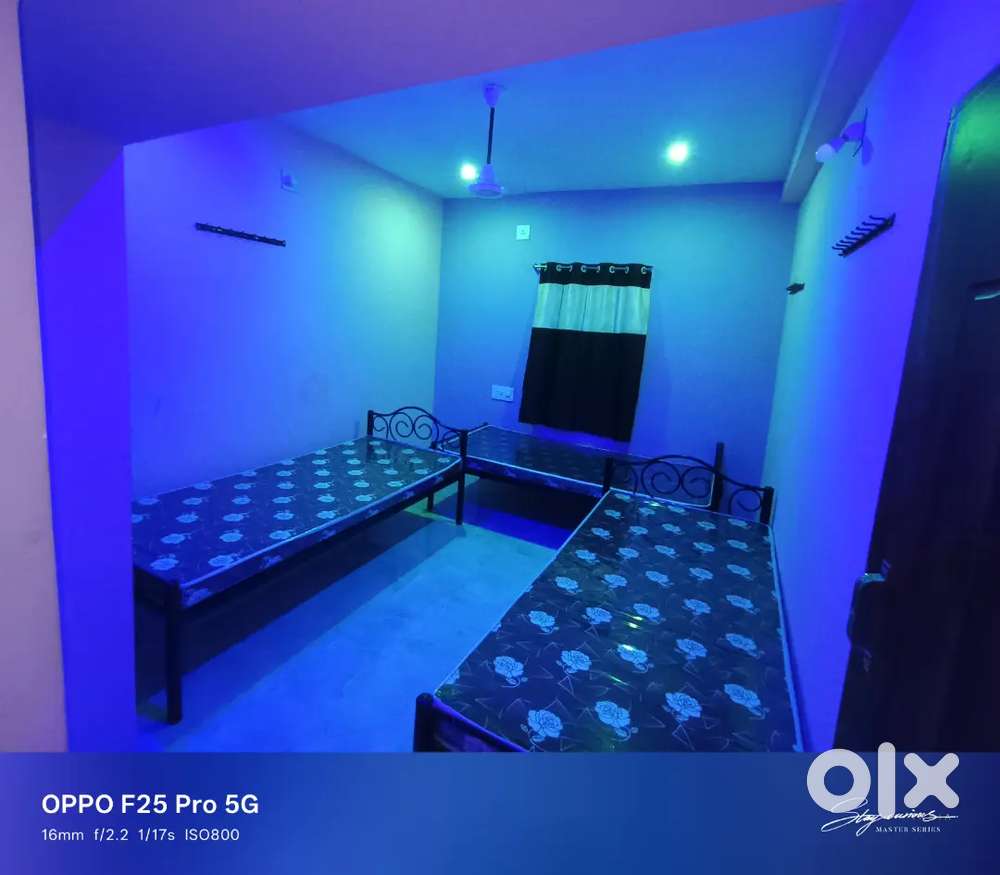 Radha Madhab Boy's PG