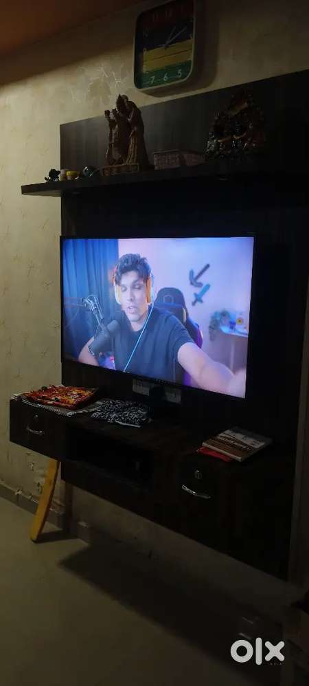 VU 43 television