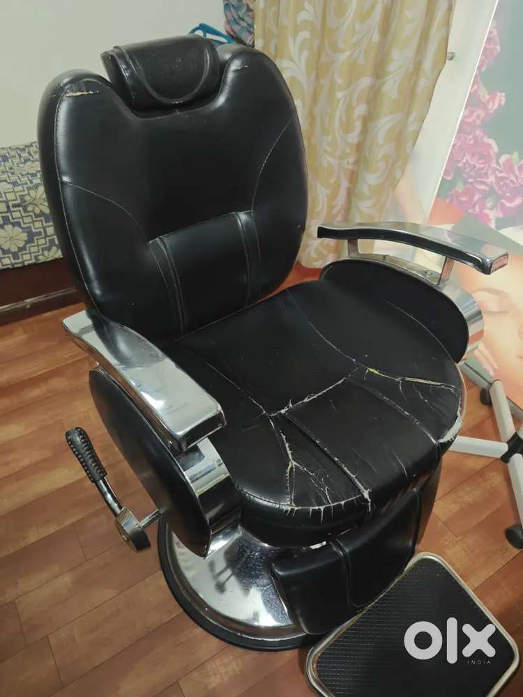 Salon chair