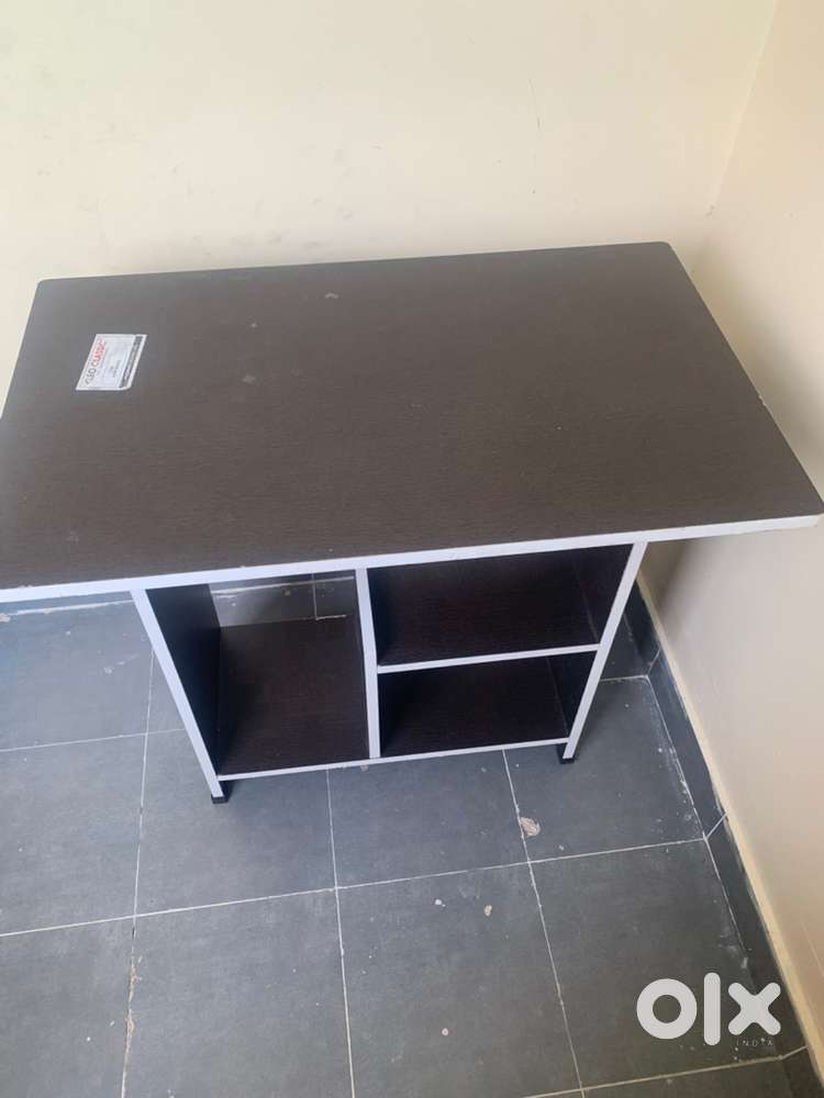 Computer table