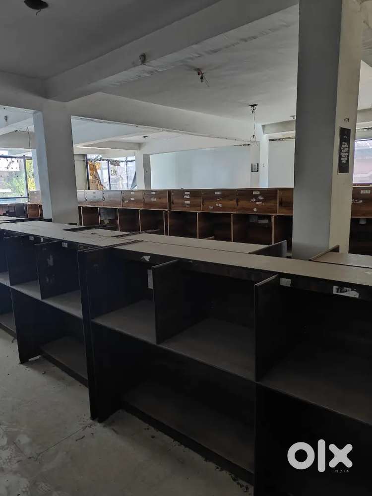 100 Table Desks