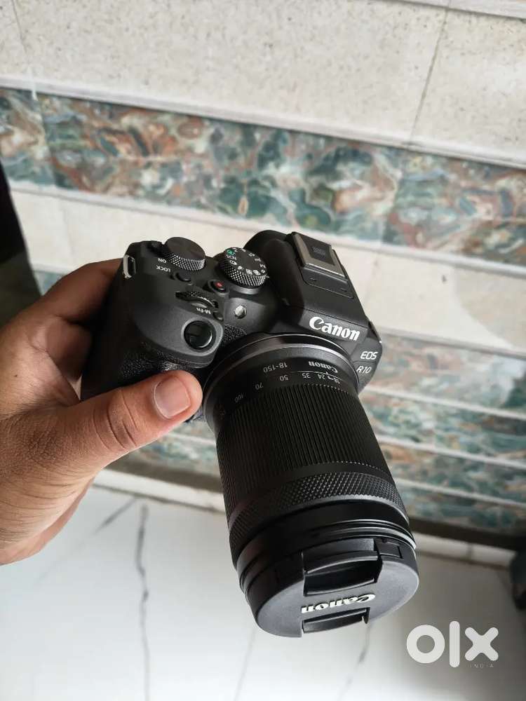 Canon EOS R10  Mirrorless Digital Camera with RF-S18-150mm