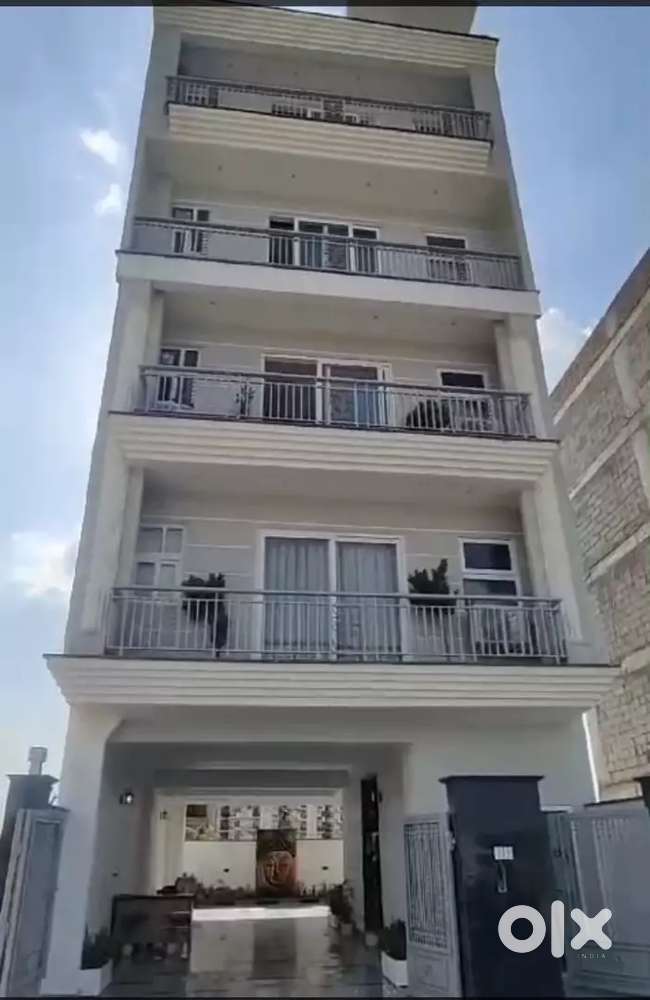 Builder floor at sec 52 noia