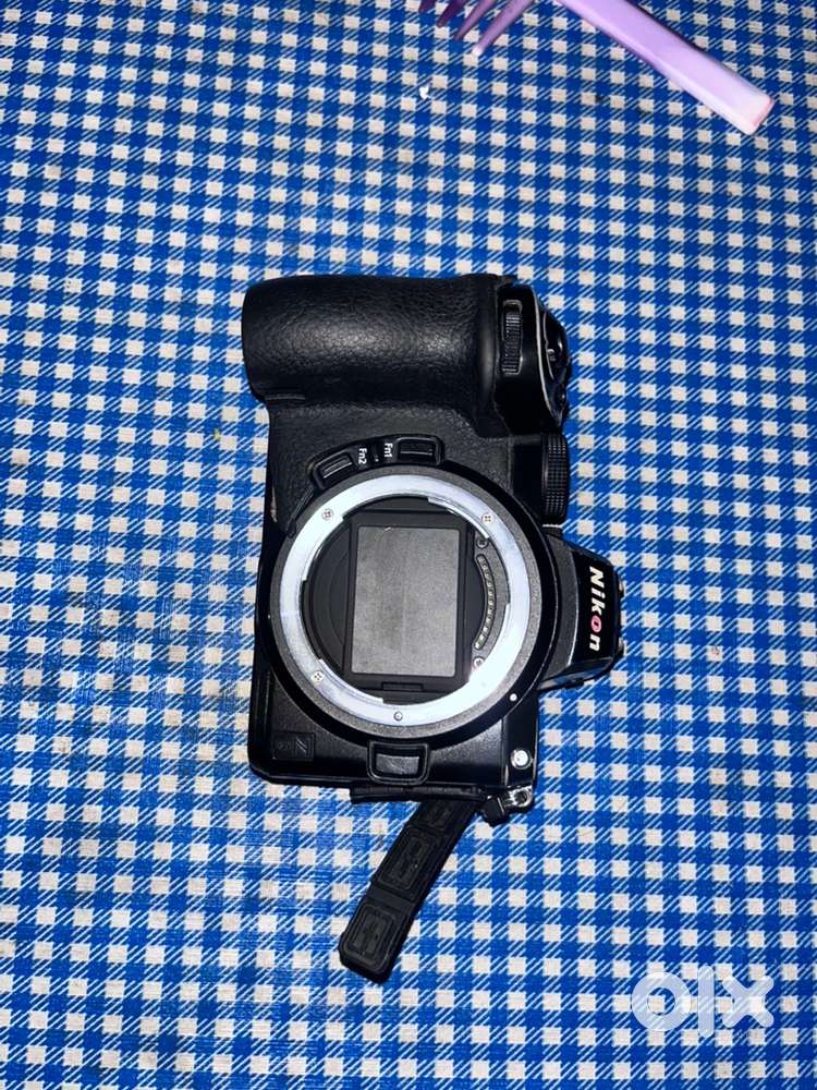 Nikon z5 only body with 1 battry n charger