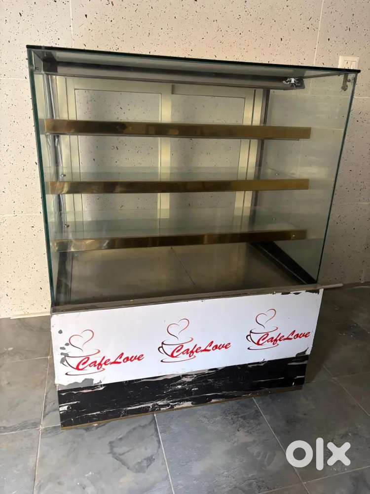 Bakery glass shelf