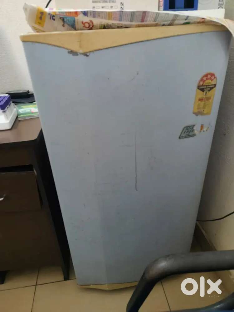 Single-Door Refrigerator for Sale – Not Cooling