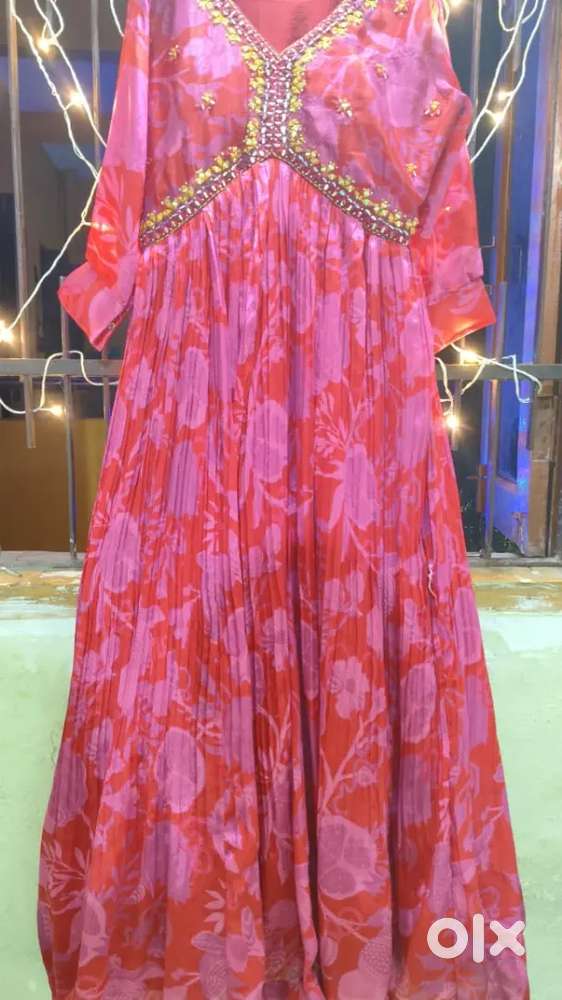I'm selling a puff sleeve alia cut designer new anarkali