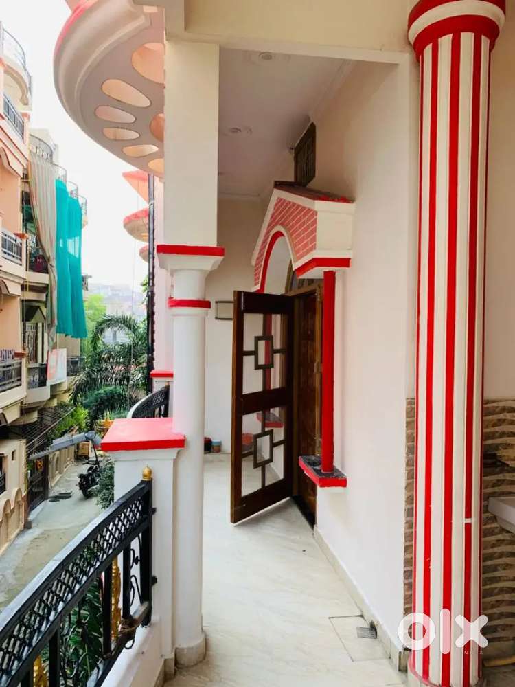 2 room set on first floor for small family in Trivenipuram Jhunsi..