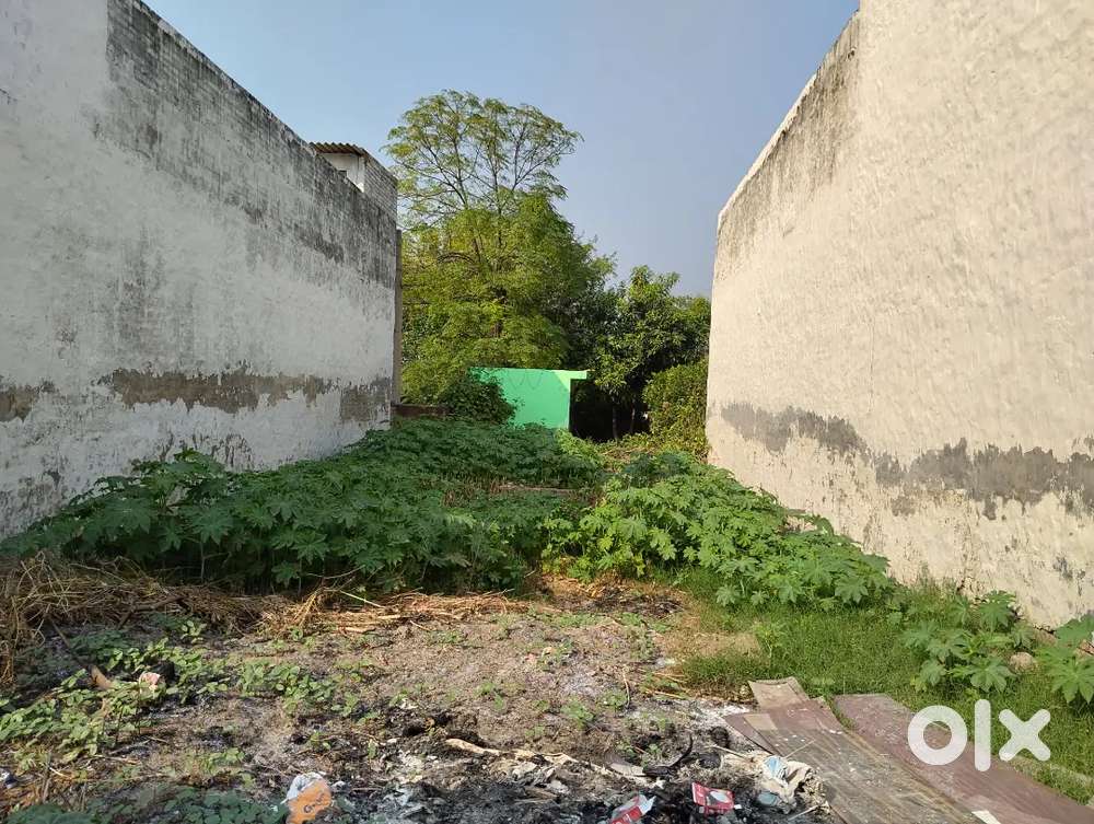 8 Marla plot in New Deep Avenue