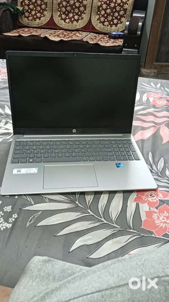 I am selling my new laptop hp i3 Laptop