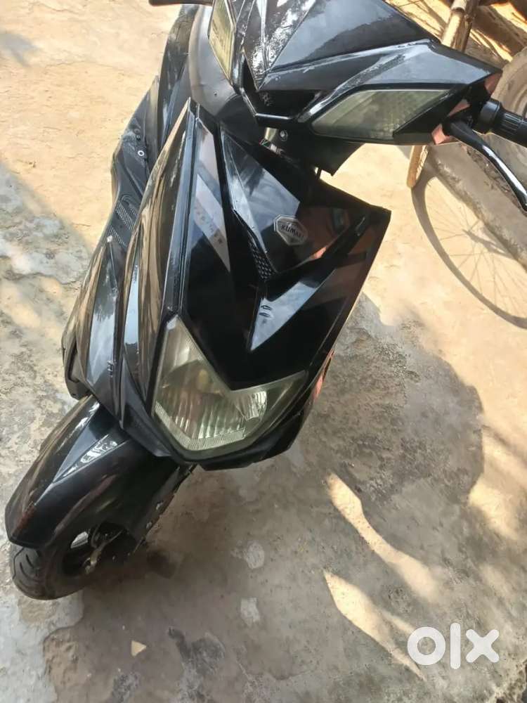 New condition ma hai bilkul new (with 1din purani battery hai bas new)