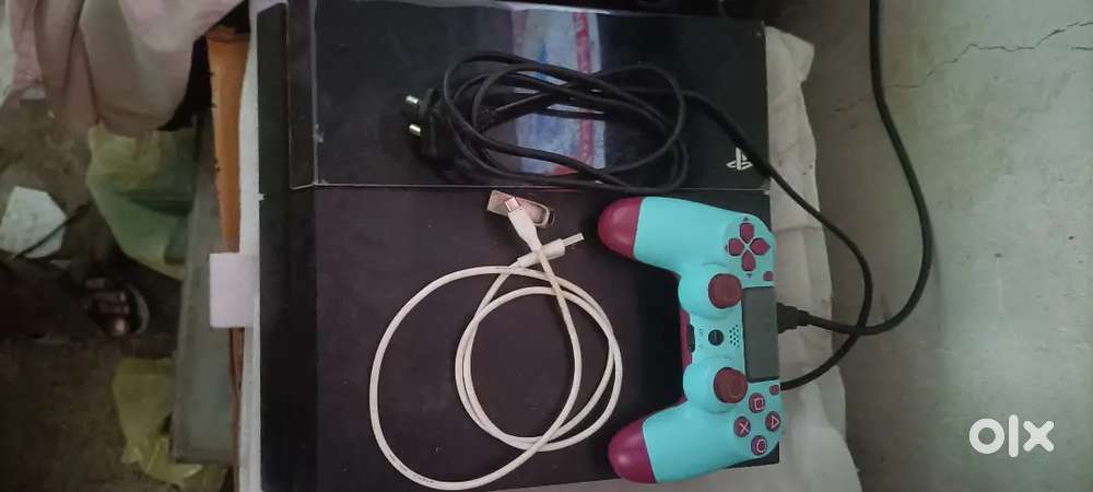 Ps4 fat gaming console