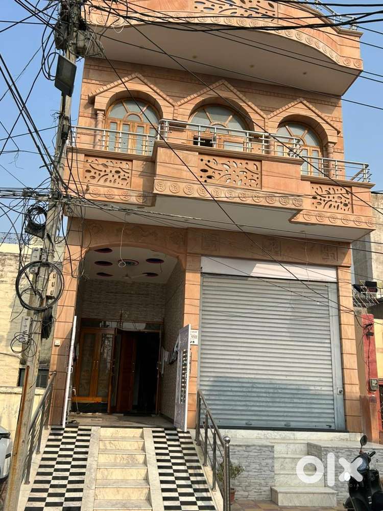 Storeroom underground semi furnished