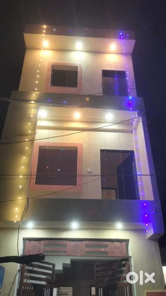 Dewas Naka ke pas me  5 k.m dor Singapore dancer ke pass