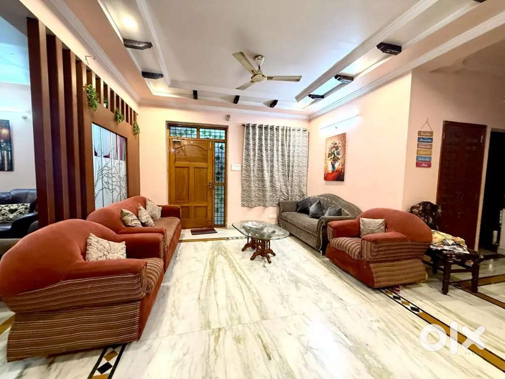 Fully furnished 4 bedroom flat for rent in Film Nagar main road.