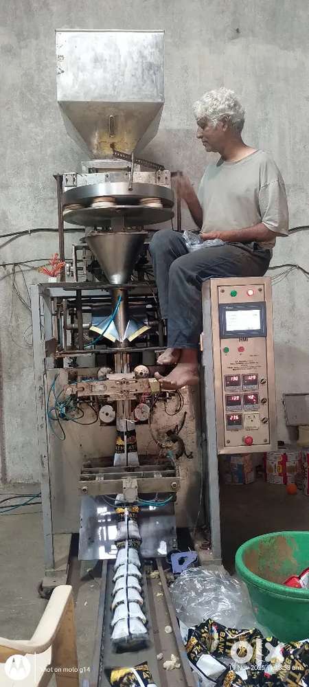 Pouch packing machine