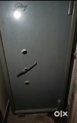 Godrej 61inch defender safe tijori