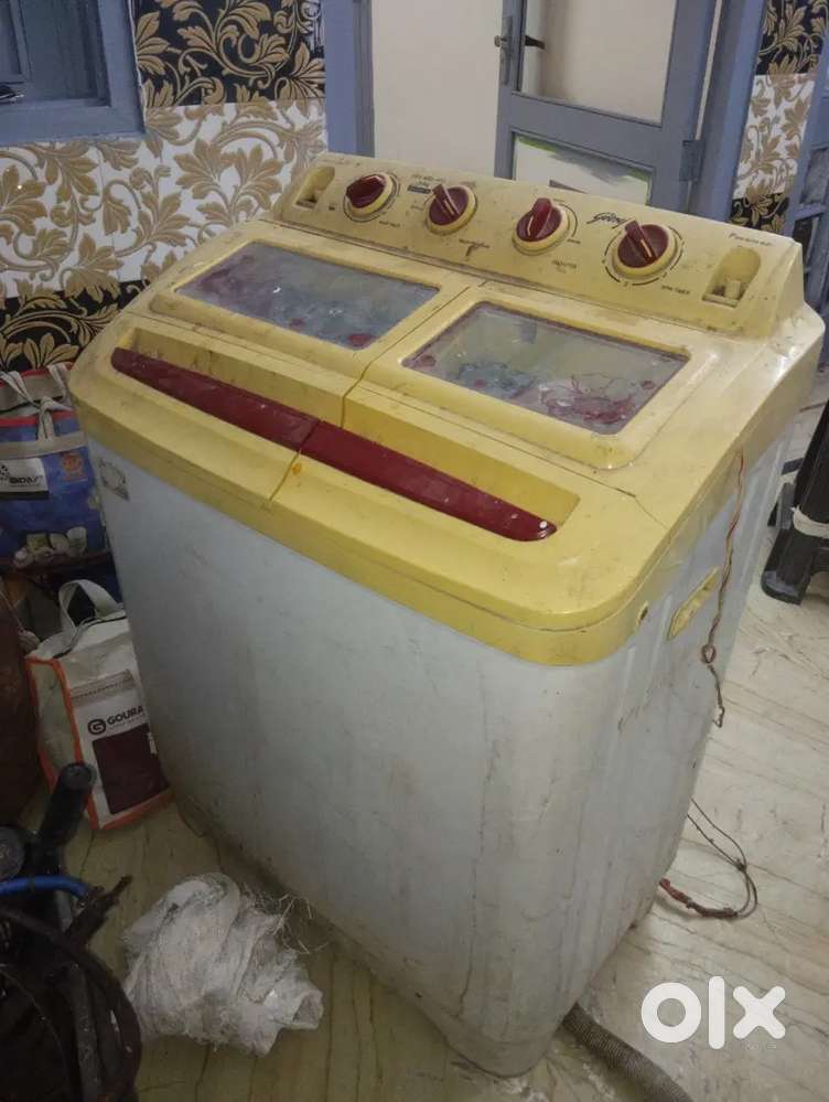 Washing machine godrej 8kg.  Working ok
