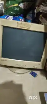 A monitor samron and speakers