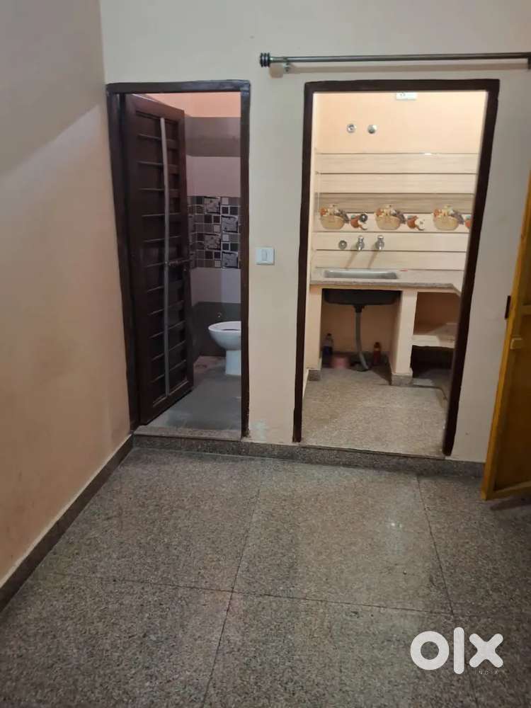 One Room set available for rent (Only for girls)