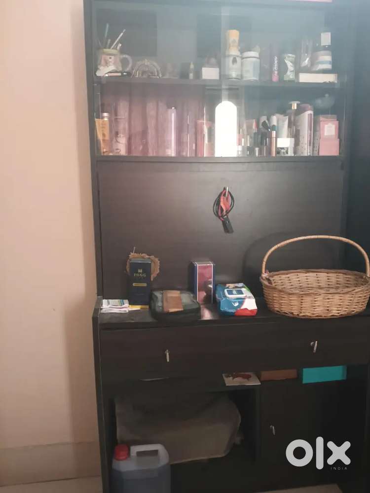 Computer table come showcase