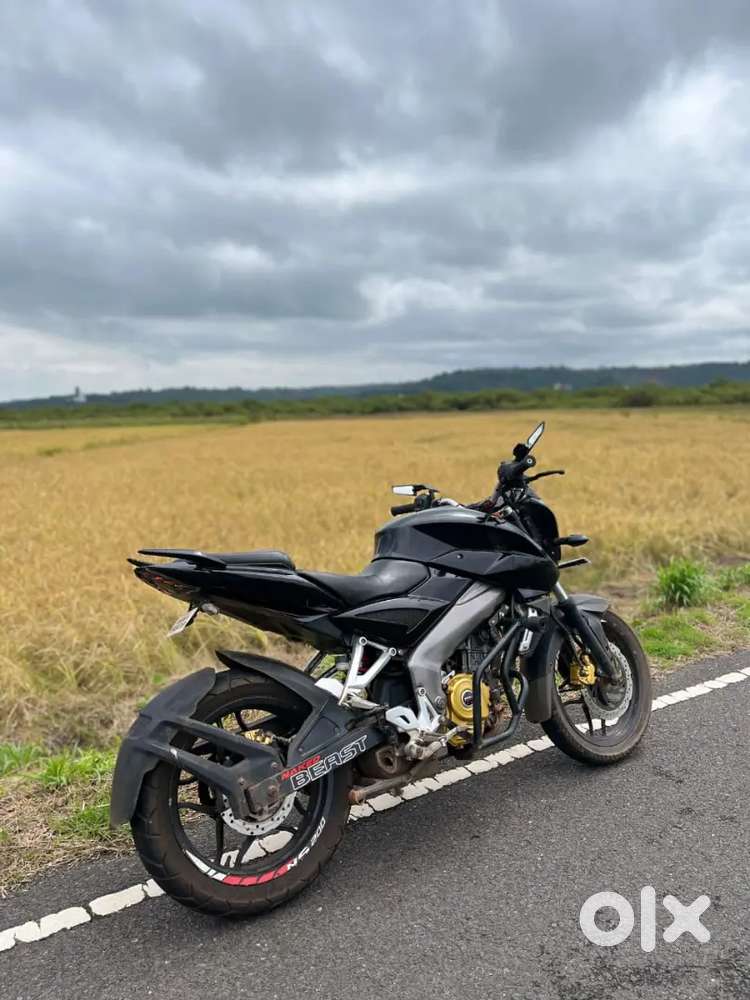 Bajaj pulsar  ns200 bs3