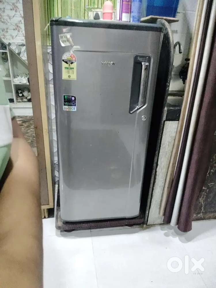 फ्रिज बेचना है