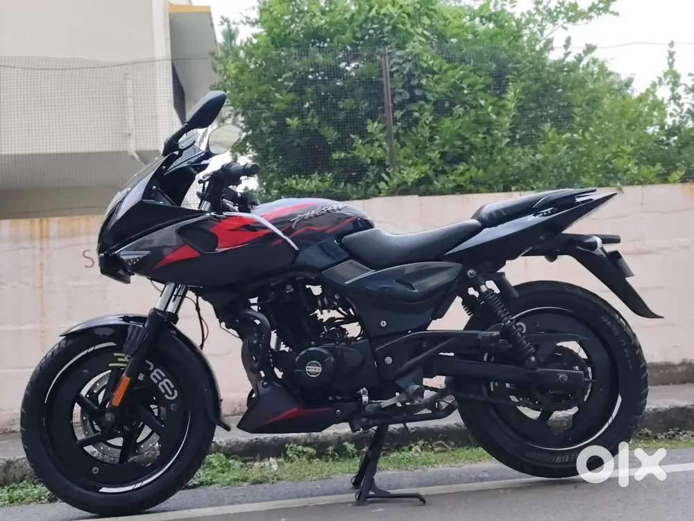 Bajaj pulsar 220, 2023, single owner, pay:20000,get it in EMI
