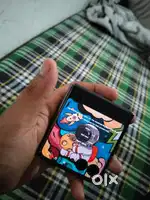 Razr 40 Ultra Swapped Unit 11 months old with swapped letter
