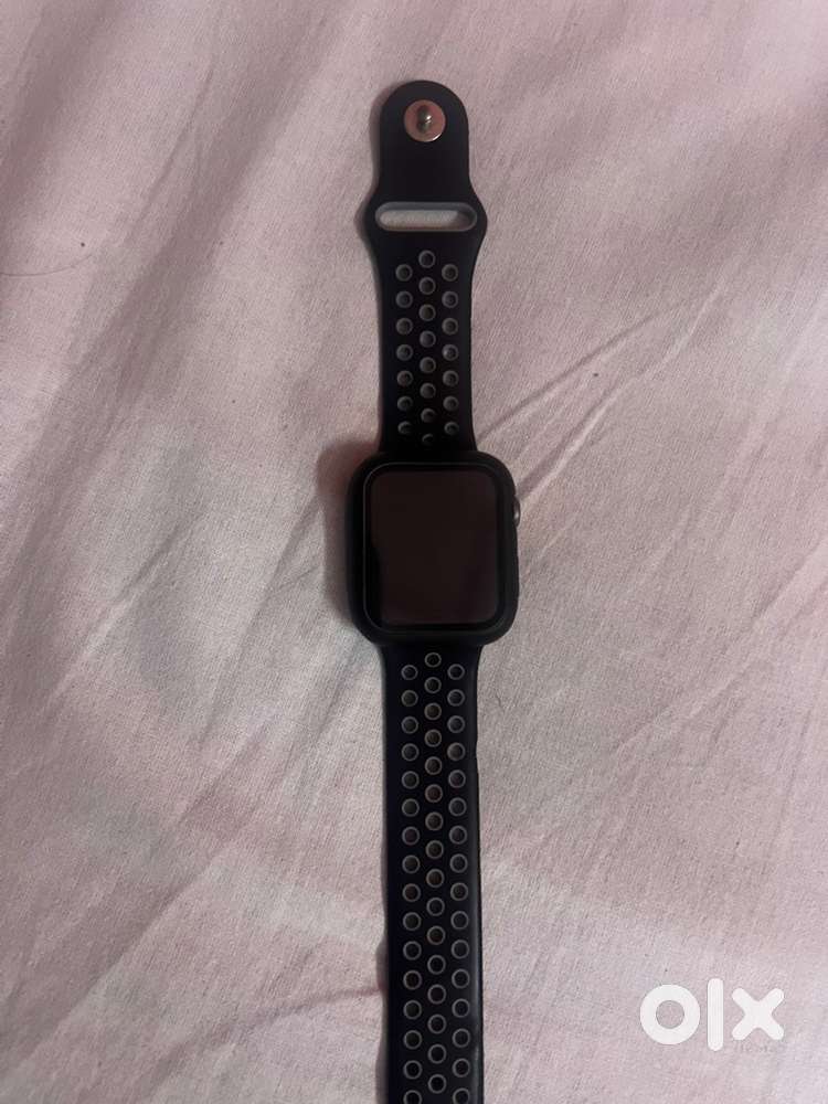 Iphone 13 pro max and apple watch 44 mm