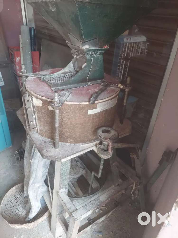 Aata saki 16inch 5hp ki motor h three pase h