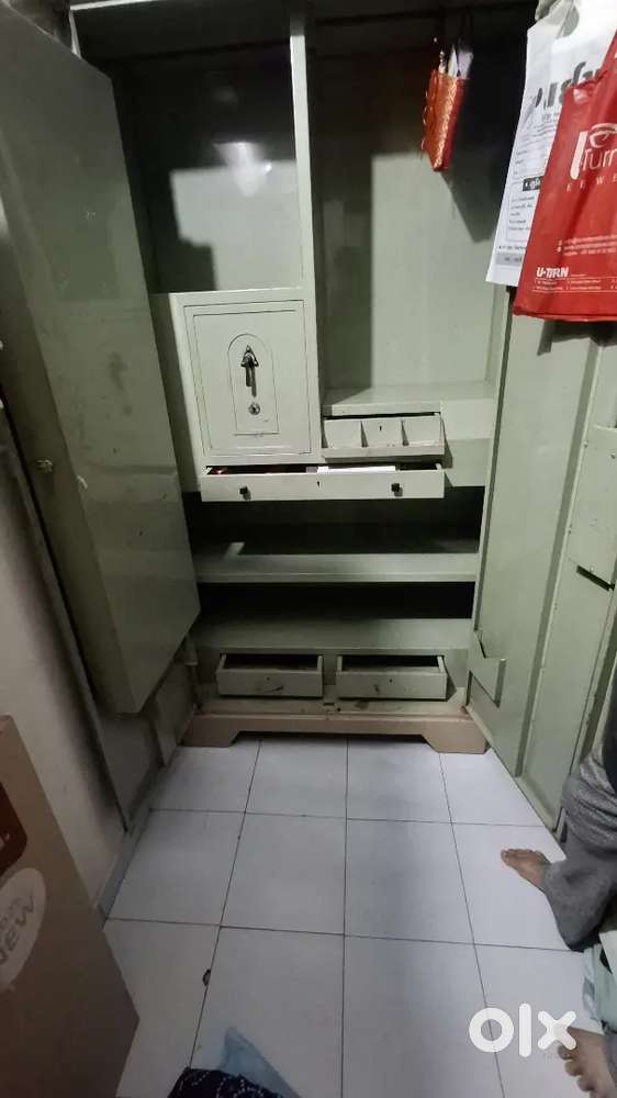 18 guage iron wardrobe (Almirah)