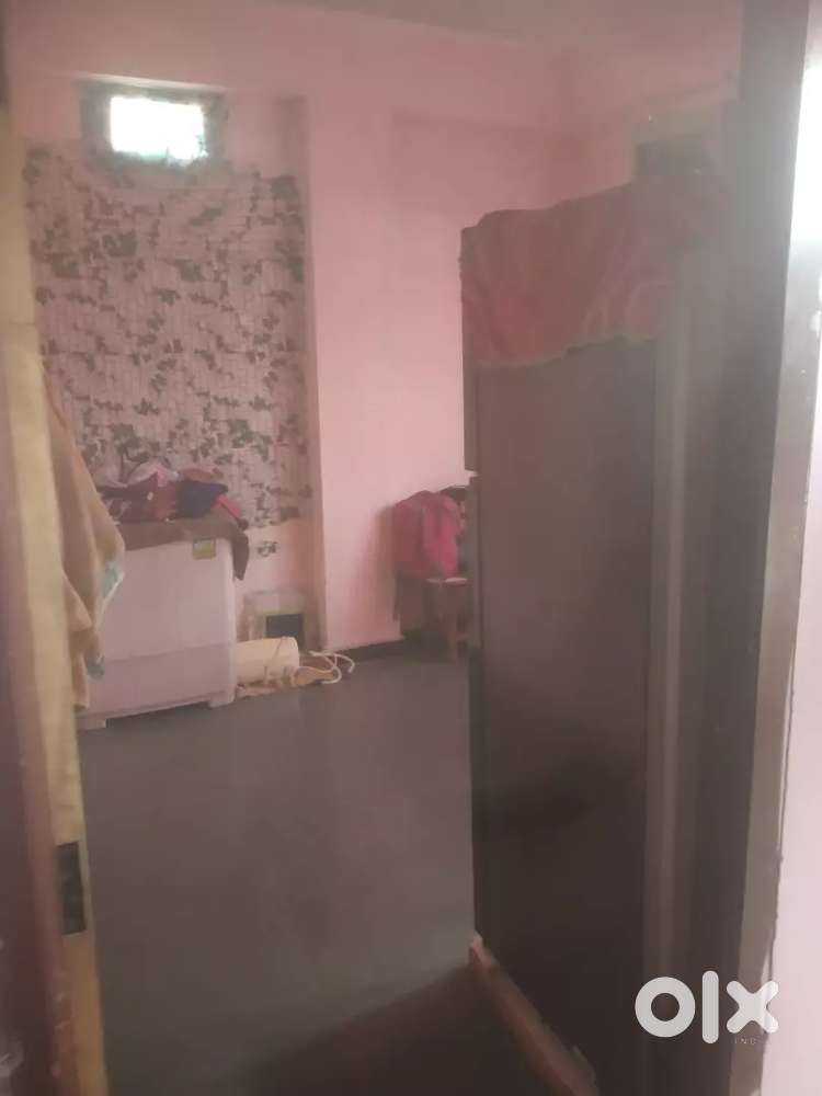 Lease 5lakhs second floor small family only