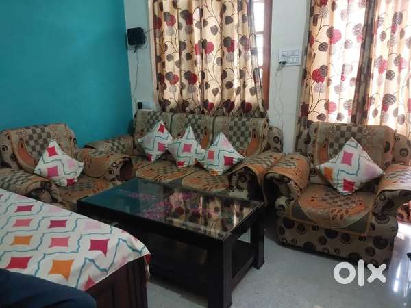 Jagha conjusted  hona ki wajah se bech rahe hein with table