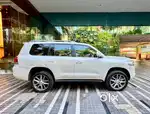 Toyota Land Cruiser 2017 Diesel 196000 Km Driven