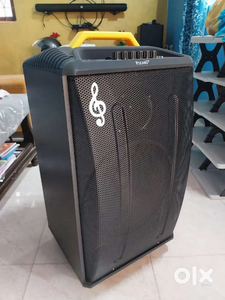 Bluetooth Speaker with karaoke 2 Cordless Mike .