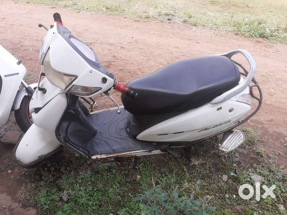 activa b, petrol, white