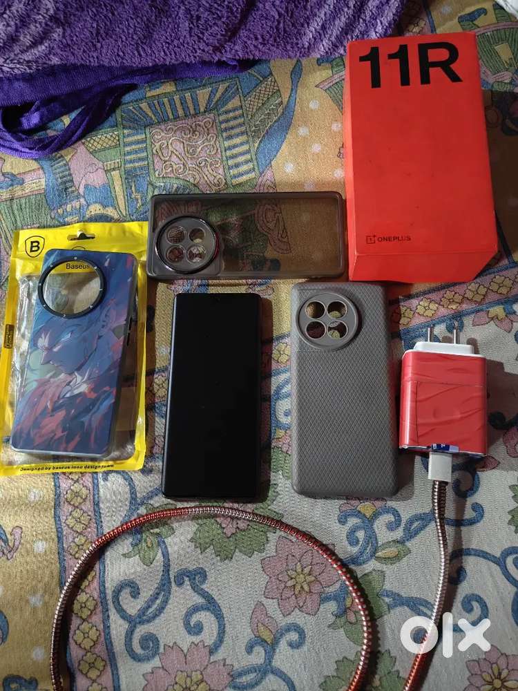 One Plus 11r 5g 8gb 128gb with box and 100w charger PUBG 120fps