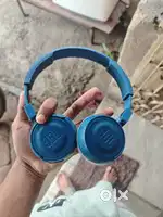 Jbl 450bt headphone very less used 2 yrs old