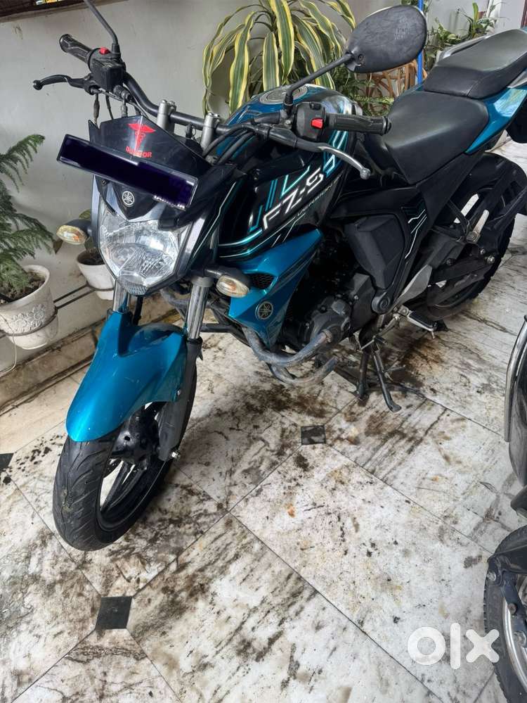 2015 Yamaha FZ FI , single handedly driver